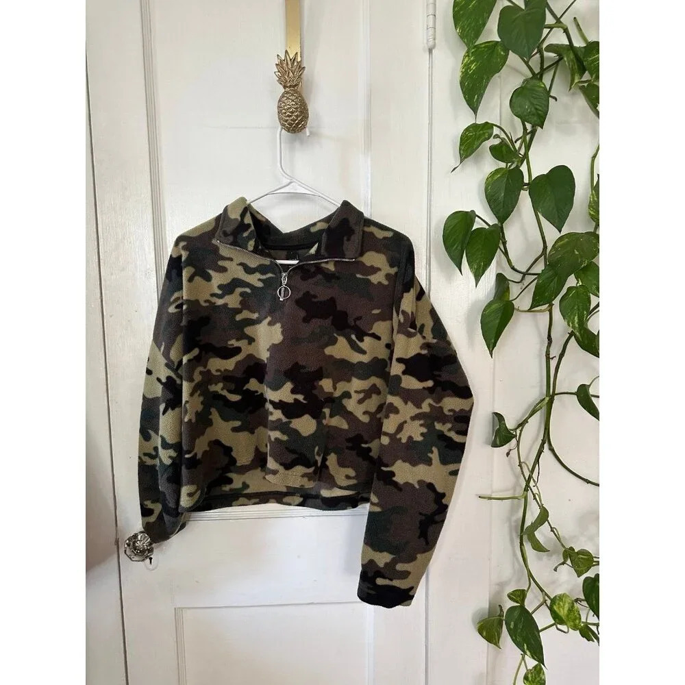 Factorie women’s size large camo sweater